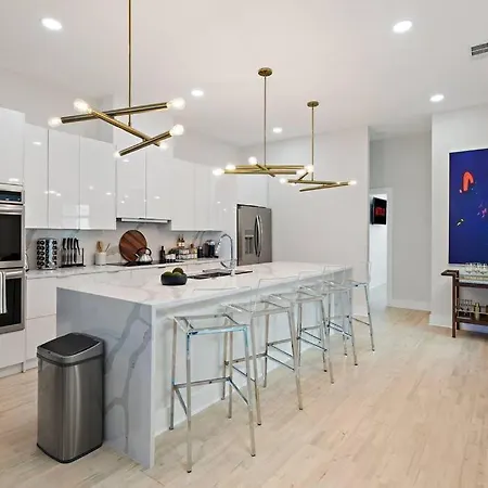 New Luxury 3 Story Townhome In Trinity Groves